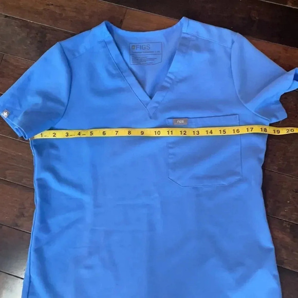 Figs Technical Collection Catarina 1 pocket scrub top PO # 1602 Blue Women’s XS - Picture 3 of 10